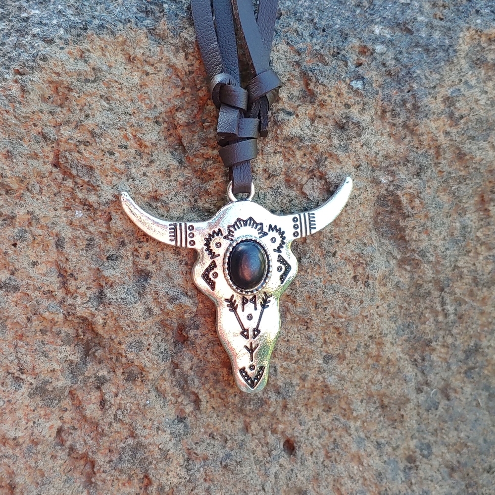 Unisex Black Stone Leather Skull Necklace